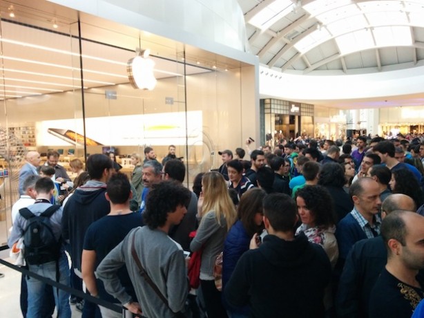Apple Store Nave de Vero a Marghera: centinaia di persone visitano lo store [AGGIORNATO]