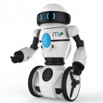 Meet MiP: il piccolo robot telecomandato da iPhone arriva anche in Italia
