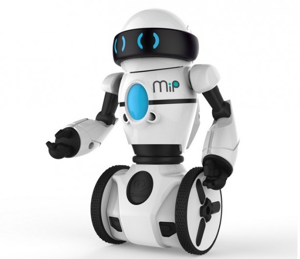Meet MiP: il piccolo robot telecomandato da iPhone arriva anche in Italia
