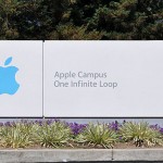 Proteste dei lavoratori al campus Apple