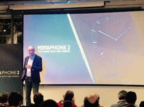 YotaPhone 2, presentato a Milano il nuovo both-sides smartphone