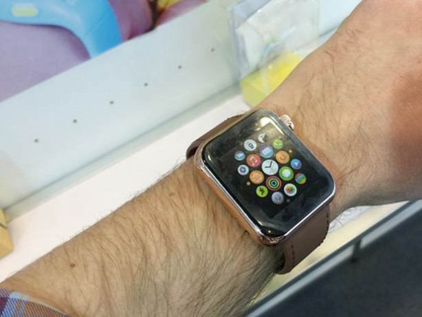 CES 2015: ecco a voi il primo clone di Apple Watch!