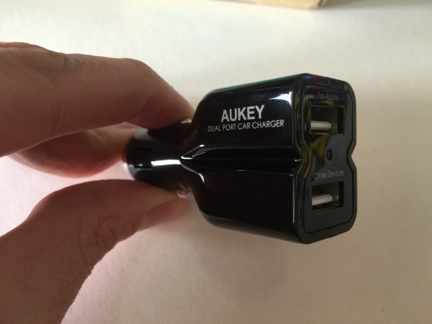 Caricabatterie USB (2 porte) da auto di Aukey – La recensione di iPhoneitalia