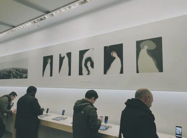 Gli Apple Store si trasformano in delle gallerie d’arte per la campagna “Start Something New”