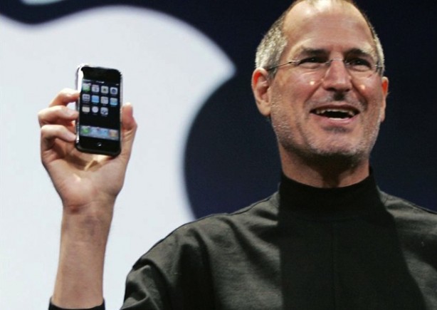 Oggi, 8 anni fa, veniva presentato il primo iPhone