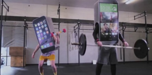 HTC prende di mira Apple e Samsung in un nuovo video rap