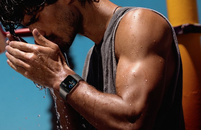L'Apple Watch funzionerà anche sotto la doccia, parola di Tim Cook - iPhone  Italia