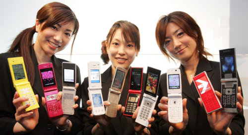 Giappone: gli smartphone perdono terreno in confronto ai “flip-phone”