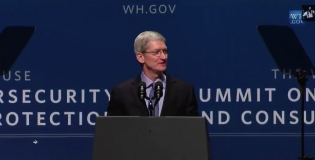Tim Cook: “Le aziende devono proteggere la privacy degli utenti”