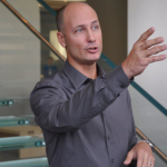 Il VP Retail Real Estate di Apple Bob Bridger lascerà l’azienda