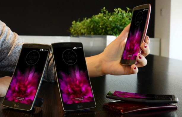 LG annuncia la disponibilità di G Flex2 a livello mondiale