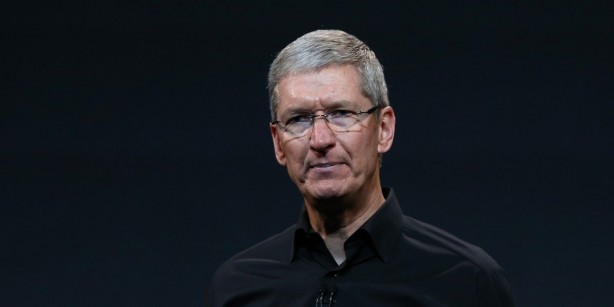 Tim Cook: Apple Watch da giugno nei negozi?