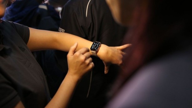 L’Apple Watch potrebbe distrarvi alla guida ancor più di uno smartphone