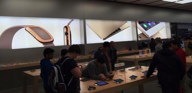 Negli Apple Store arrivano le prime pubblicità dell’Apple Watch