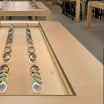 Apple ha creato nuovi espositori per provare e ricaricare l’Apple Watch
