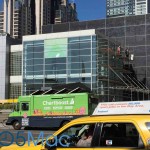 Sulla facciata dello Yerba Buena Center inizia a prendere forma il logo Apple per l’evento del 9 Marzo