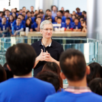 Tim Cook organizza una nuova asta di beneficenza: il vincitore pranzerà con lui!