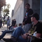 Gente in fila nei negozi di lusso per acquistare l’Apple Watch