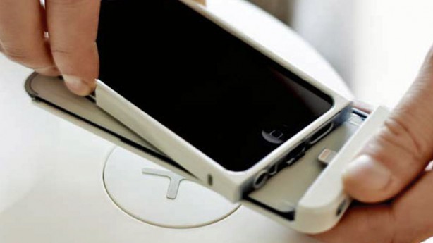 IKEA presenta un adattatore per ricaricare l’iPhone 6 in modalità wireless