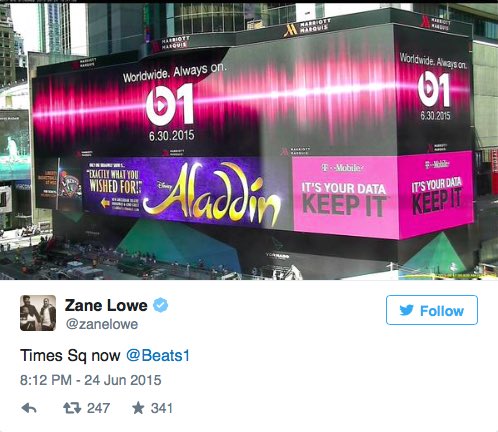Times Square: cartellone pubblicitario per Beats 1