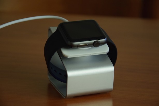 BaseZip, nuovo stand in alluminio per la ricarica di Apple Watch – La recensione di iPhoneItalia