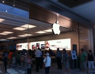 Apple denunciata da due suoi dipendenti