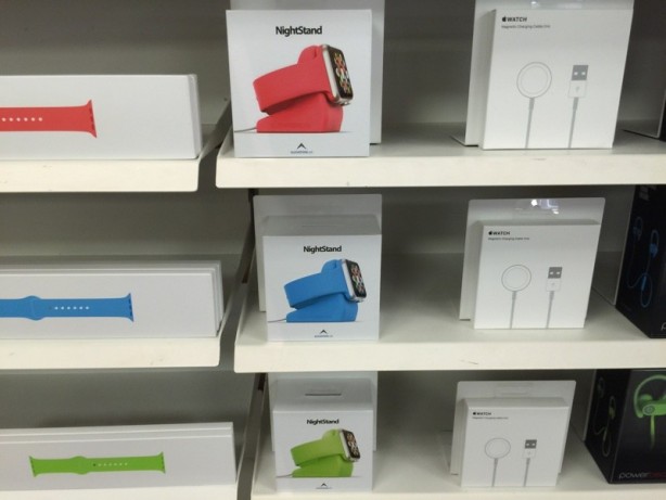 Negli Apple Store arrivano i primi accessori terzi per Apple Watch