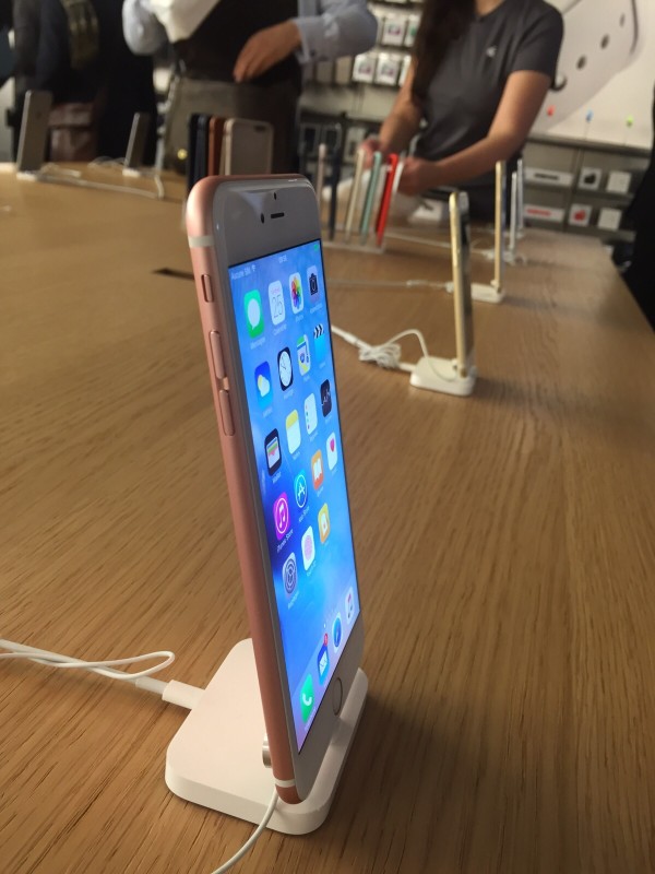 iPhone 6s: primo unboxing di iPhoneItalia e hands-on del 3D Touch, di Live Photo e della fotocamera!