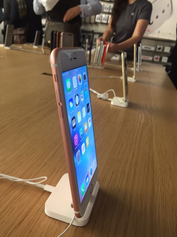 iPhone 6s: primo unboxing di iPhoneItalia e hands-on del 3D Touch, di Live Photo e della fotocamera!