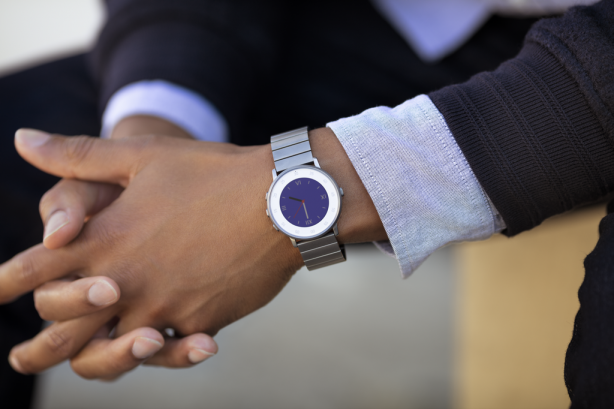 Pebble presenta il nuovo smartwatch “Round” con schermo circolare