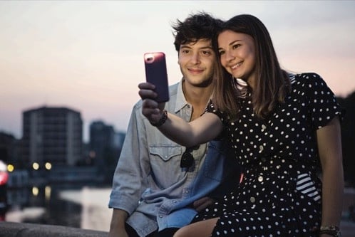 Lelight, la cover con LED frontale per iPhone