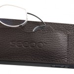 Seeoo Light Phone, la custodia con gli occhiali da lettura