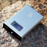 Caricatore esterno Intocircuit da 11.200 mAh in offerta da 49,99€ a 17,99€