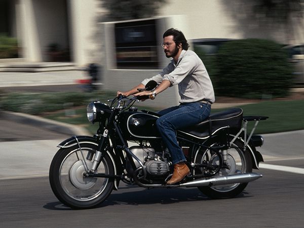 steve-jobs-motorcycle-NGM