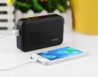 Batteria Aukey da 10.000 mAh in offerta a 9,99€, insieme a tante altre occasioni lampo!