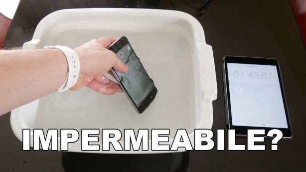 iPhone 6s Plus Water Test: è impermeabile?