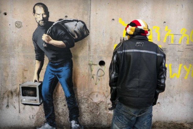 Banksy disegna Steve Jobs, il rifugiato siriano