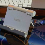 Lo stand “multi-angolo” di Anker per smartphone e tablet ora è in offerta su Amazon