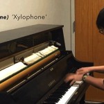 Un pianista riproduce le più famose suonerie per cellulare