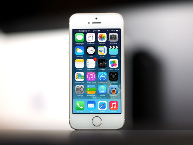 Apple pensa alla scocca in vetro per l’iPhone del 2017