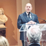 Jony Ive al Met Gala di New York