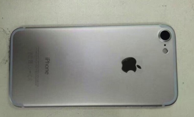 Nuove foto del (presunto) iPhone 7 Space Gray, smentite le voci su iPhone Pro