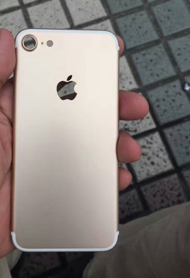 L’iPhone 7 mostrato in una nuova e dettagliata foto – Rumor