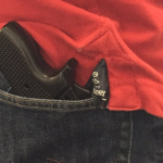 Usa una custodia per iPhone a forma di pistola, uomo accusato formalmente dalla polizia di Londra!