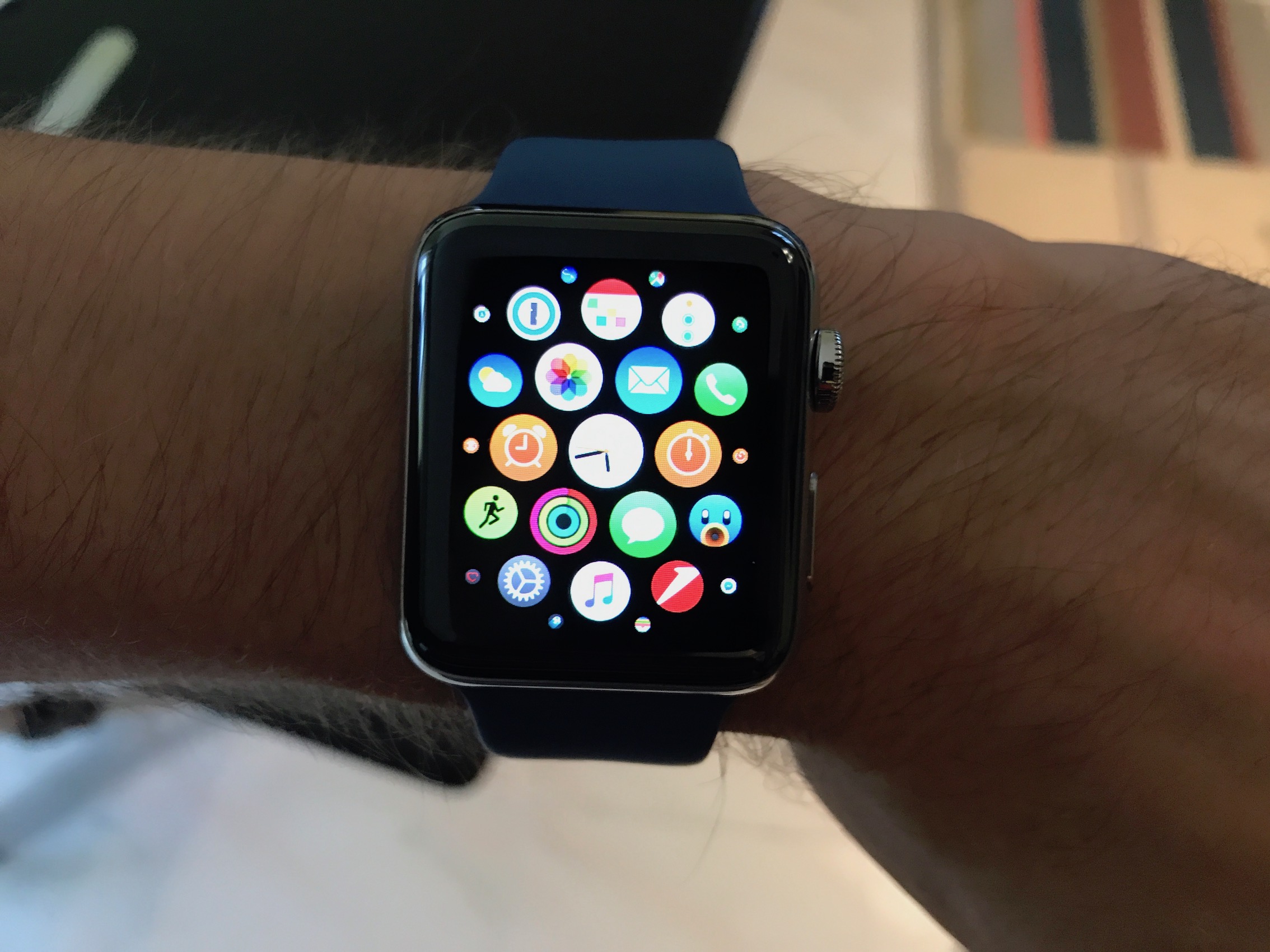 Подлинность apple watch. Apple IWATCH 3 Series. Apple watch 2. Эппл вотч без айфона.