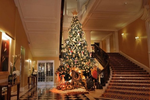 Jony Ive collabora alla realizzazione dell’albero di natale di Claridge a Londra