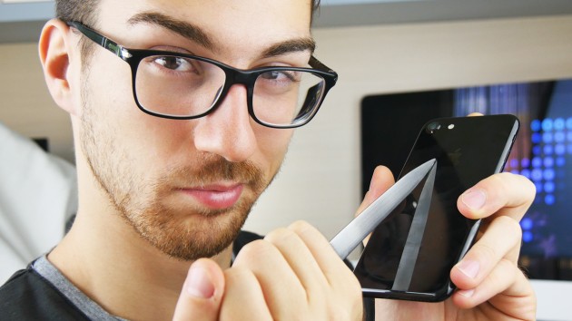 iPhone 7 Jet Black: si graffia? Il nostro test! – VIDEO