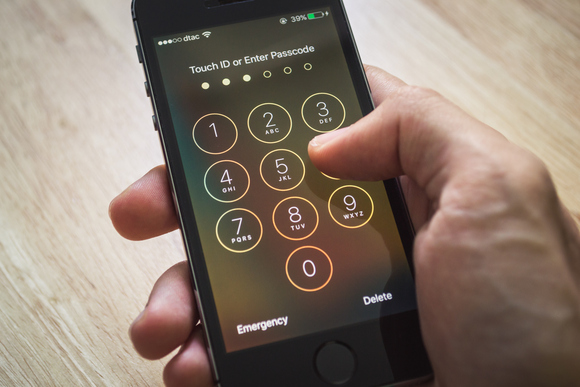 FBI ad Apple: “Sblocchi gli iPhone che società terze possono già sbloccare”