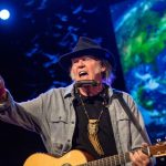 Neil Young torna su Apple Music, Spotify e altri servizi di musica in streaming
