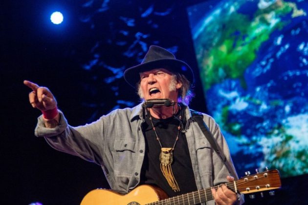 Neil Young torna su Apple Music, Spotify e altri servizi di musica in streaming